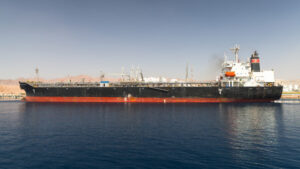 Chamroad Echo Oil tanker is loading