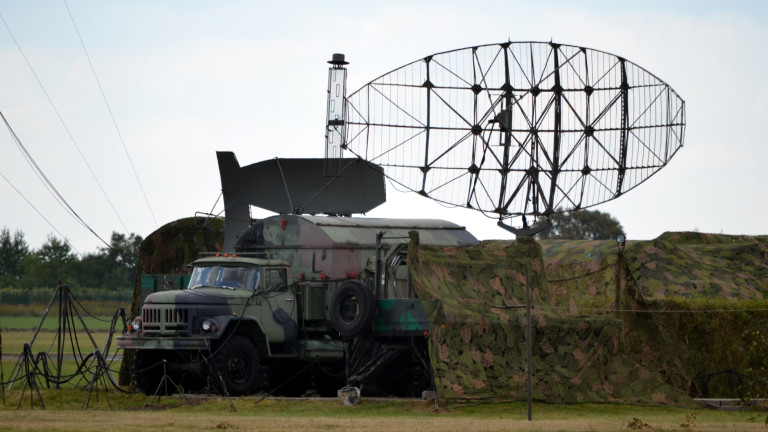 Military radar, truck