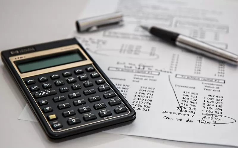 calculator-calculation-insurance-385506.jpg