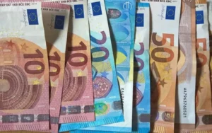 money-banknotes-euro-banknote-cash-2801485.jpg